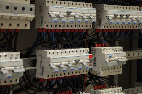 Elektroanlagenbau 2 Elektroanlagenbau 2